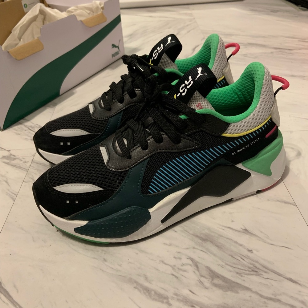 black & green puma sneakers (gs 7)